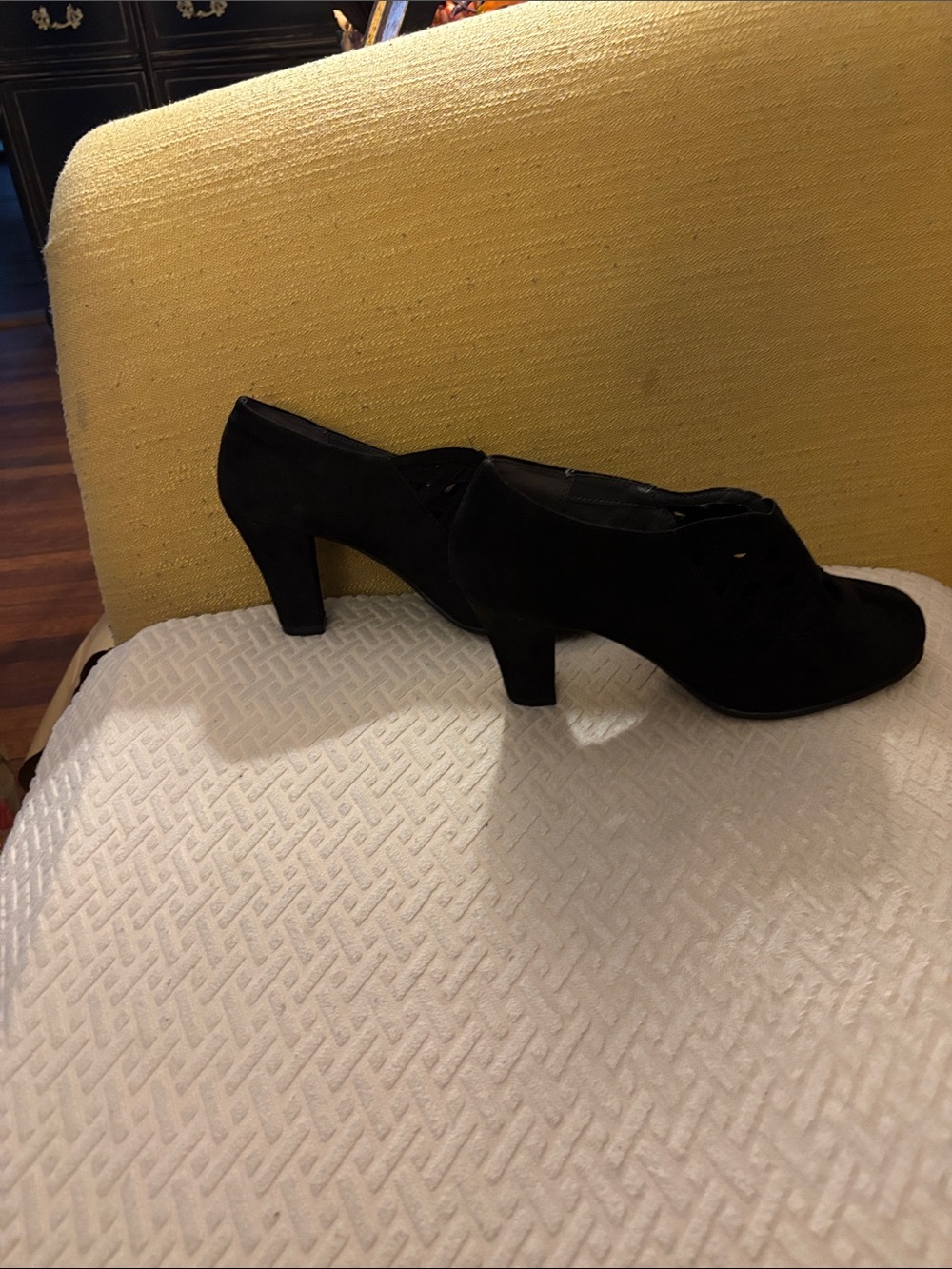 AEROSOLES Black Suede Block Heel Oxford